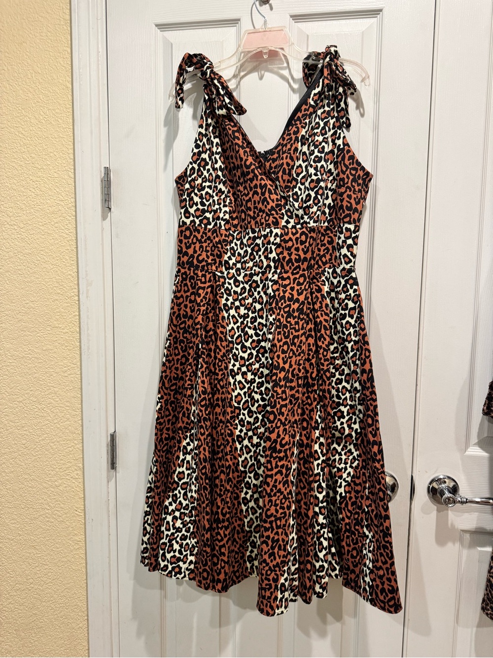 Deadly dames tie me up leopard dress